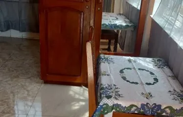 Une Chambre avec Douche WC, Terrasse et sans Cuisine