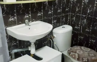 Une Chambre avec Douche WC, Terrasse et sans Cuisine