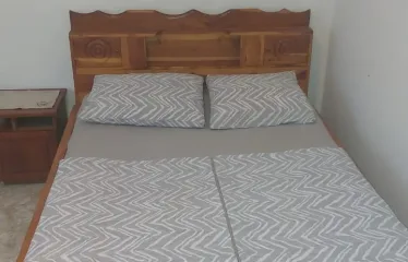 Une Chambre avec Douche WC, Terrasse et sans Cuisine