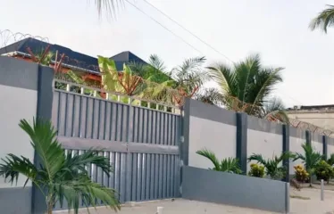 Une Chambre avec Douche WC, Terrasse et sans Cuisine