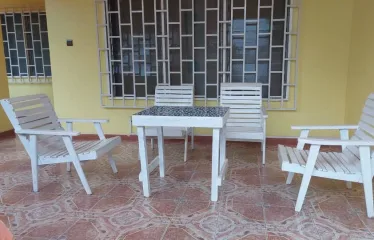 Une Chambre avec Douche WC, Terrasse et sans Cuisine
