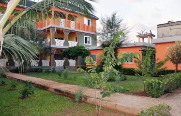Une Chambre avec Douche WC, Terrasse et sans Cuisine