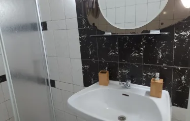Appartement avec une Chambre Salon WCD et Cuisine interne